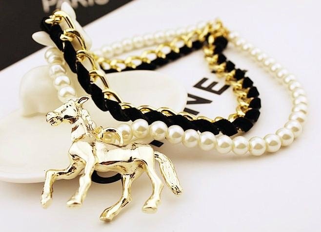 Fahsion pearl chain horse pendant necklace jewelry for ladies 4
