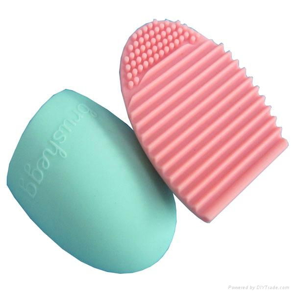 Beauty brush cleaning tool