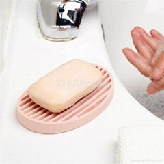 Silicone soap dish with strong drainage function