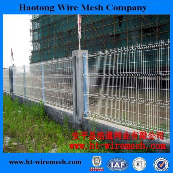 wire mesh fence