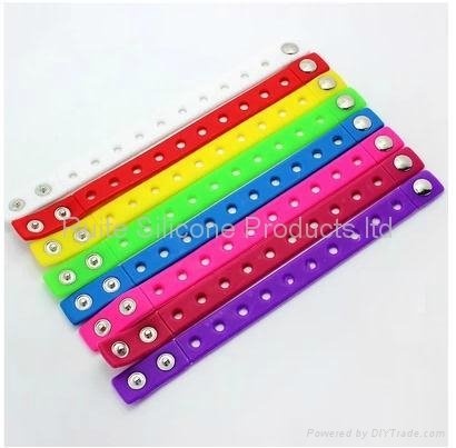 Silicone Bracelet with decoration holes for children 5