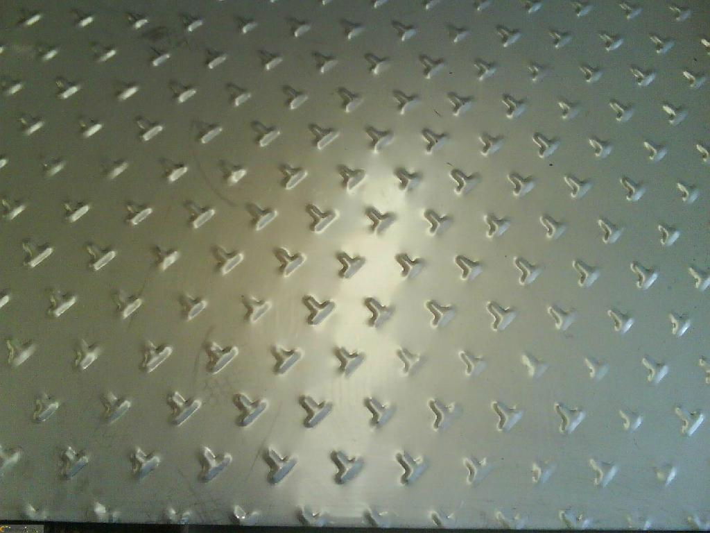 Tainless steel Checkerd/Diamond 3