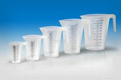 Plastic measuring cup