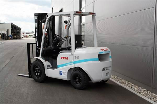 Brand new 3tonTCM diesel forklift truck with Isuzu engine( FD30T) 2