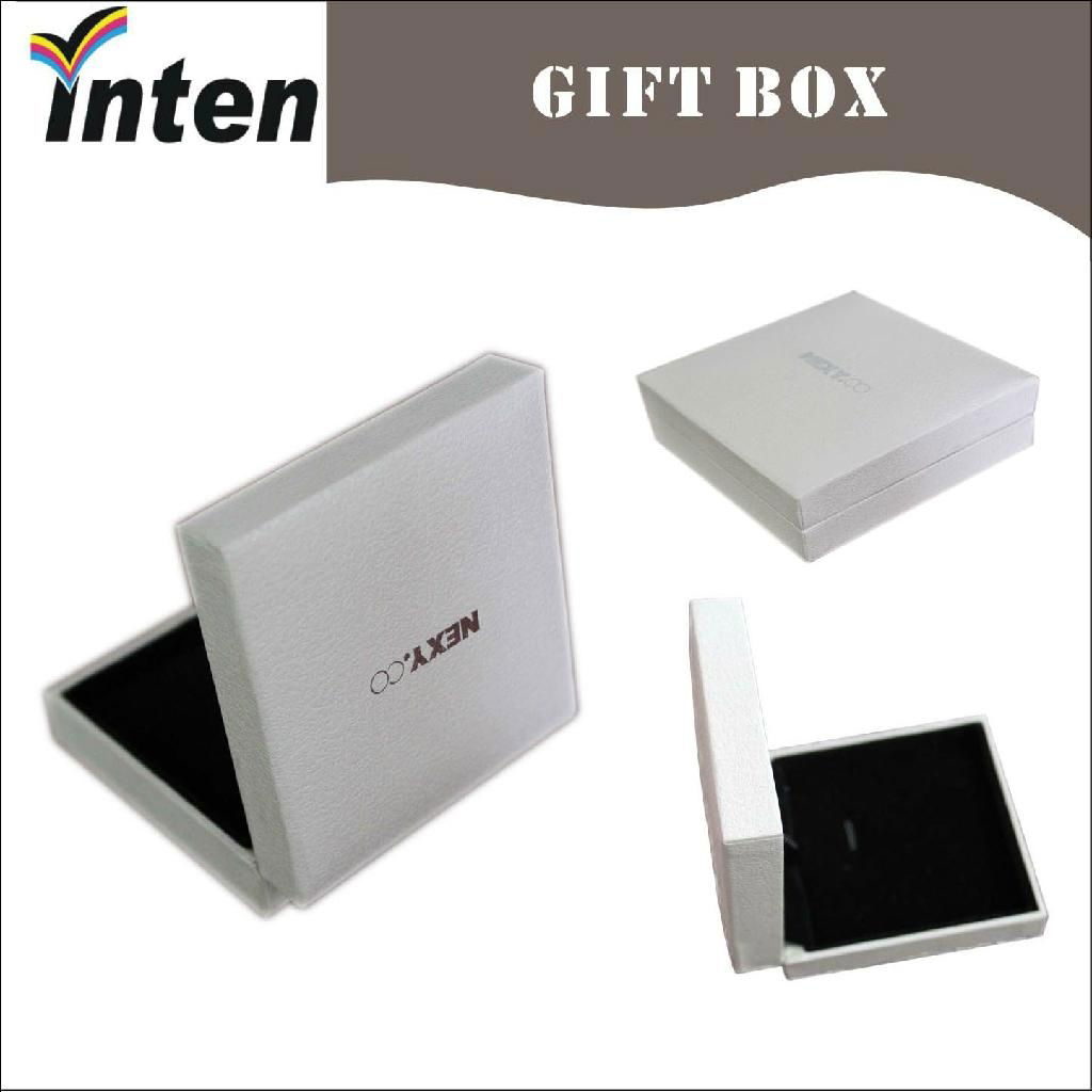 lid style watch box with velvet interior 4