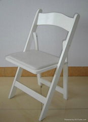 Padded resin folding chair