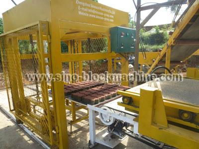 QT4-15 hollow block making machine 5