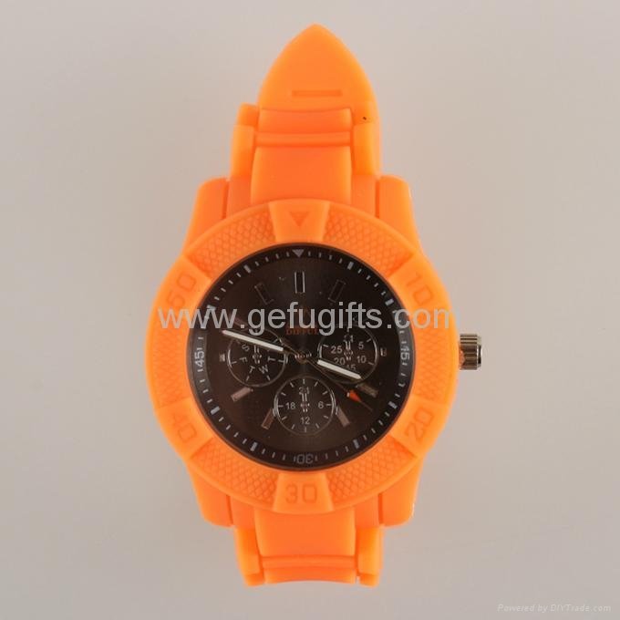 2014 The Newest Fashion Candy Color Three Needles Alloy Silicone Watch 2