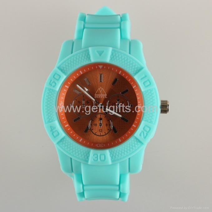 2014 The Newest Fashion Candy Color Three Needles Alloy Silicone Watch 3