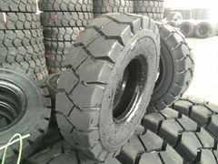 Forklift tyre