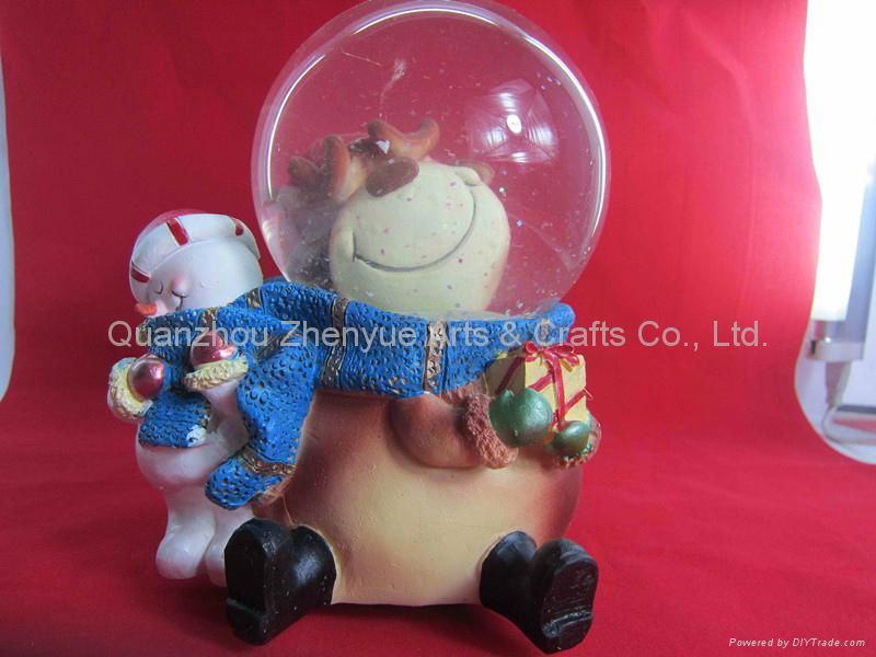 Wholesale custom resin snow globe 3