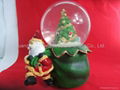 Wholesale custom resin snow globe 5