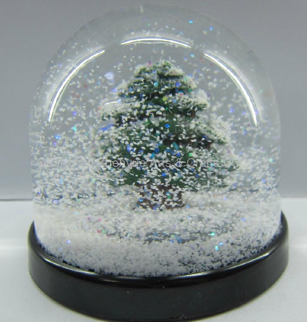Wholesale custom plastic snow globe