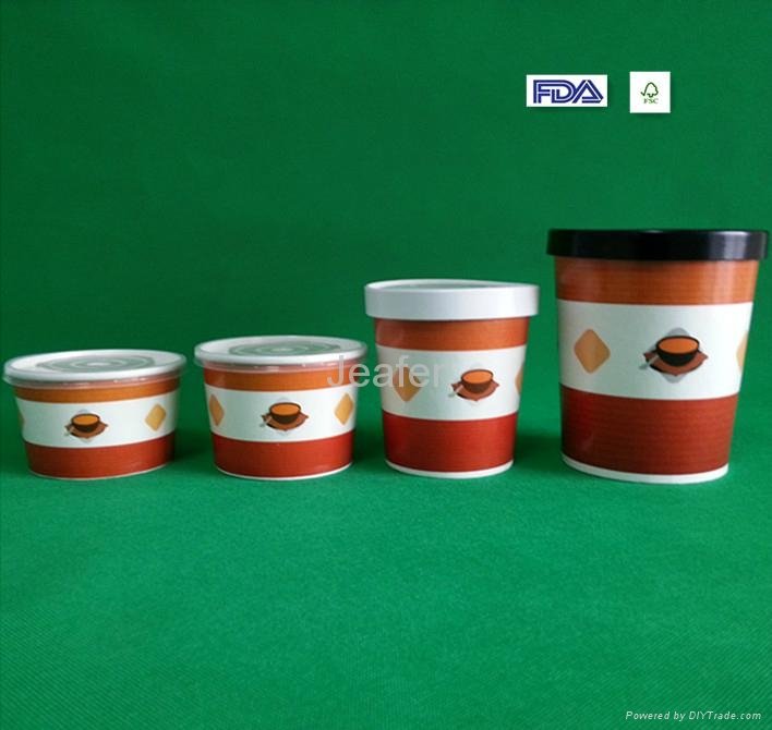 Paper soup cup with paper lid