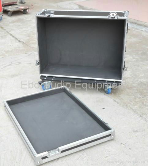 flight case for carrying projector