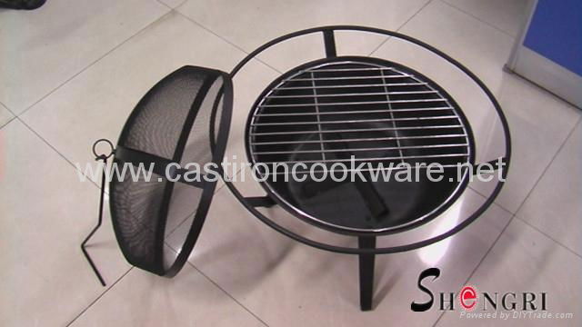 Barbecue grill with spark cover  2