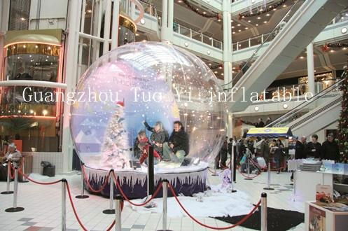 Life Size Christmas Snow Globe For Christmas Decoration 2