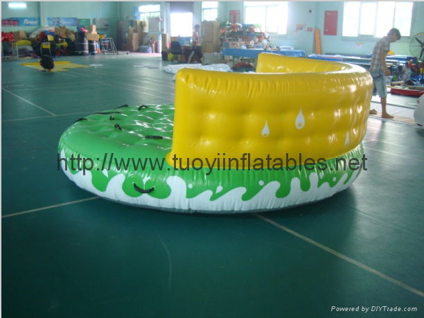 Inflatable towable crazy sofa 2