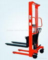 Manual Hydraulic Stacker 1