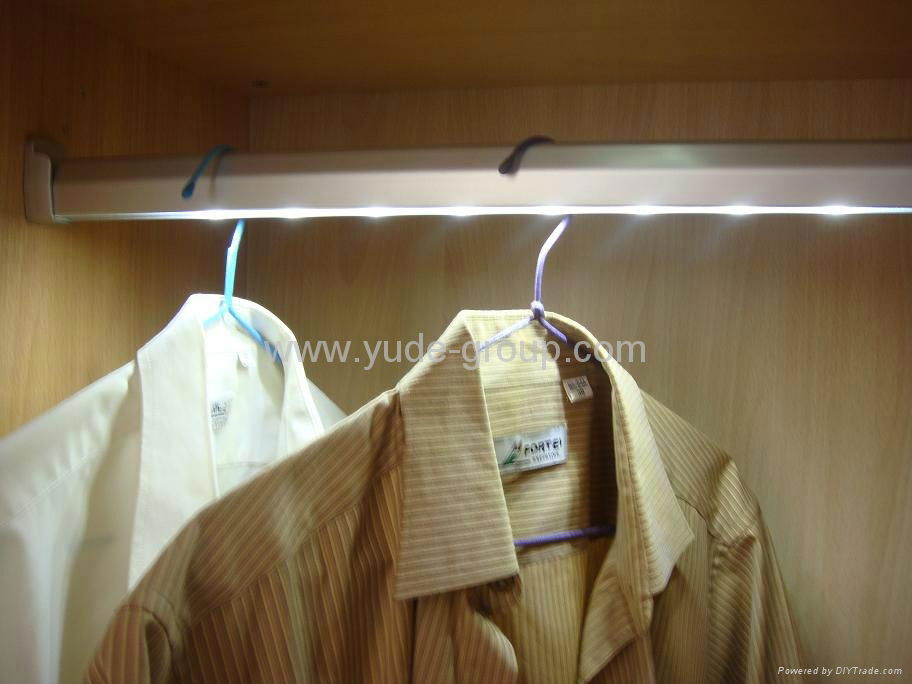 LED wardrobe light with PIR sensor switch