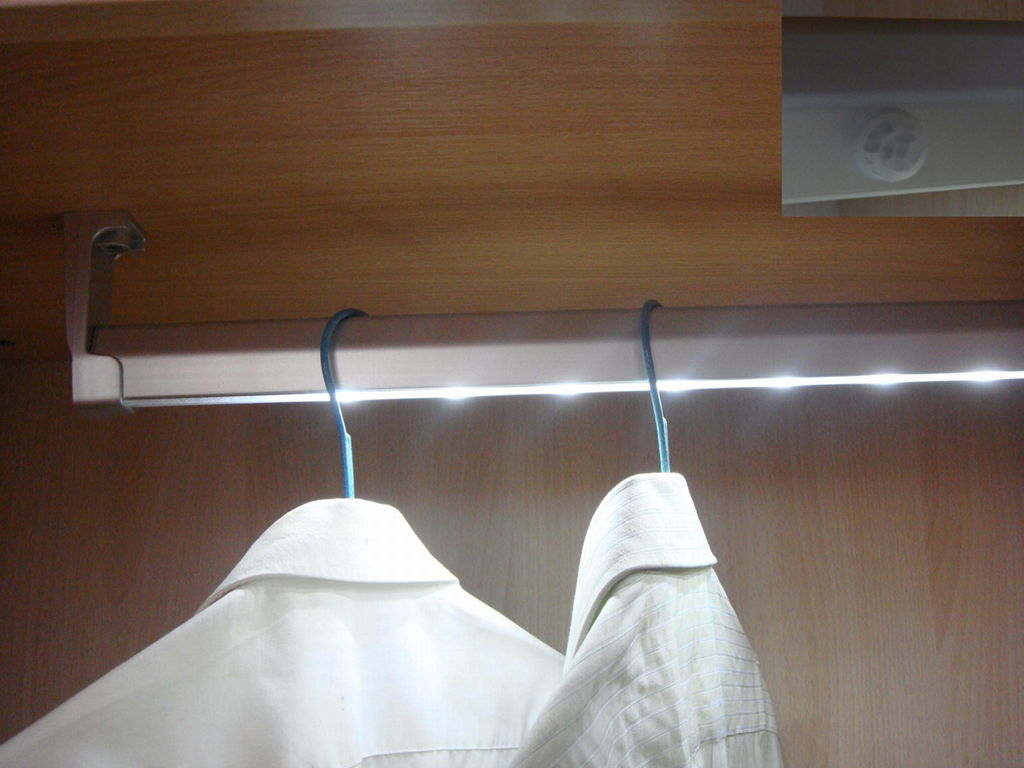 LED wardrobe light with PIR sensor switch 2