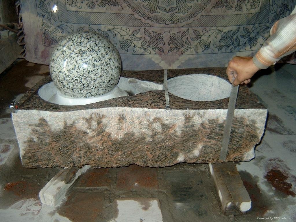Fontanna Kulowa,Obracająca się kula ,Granitowa kula