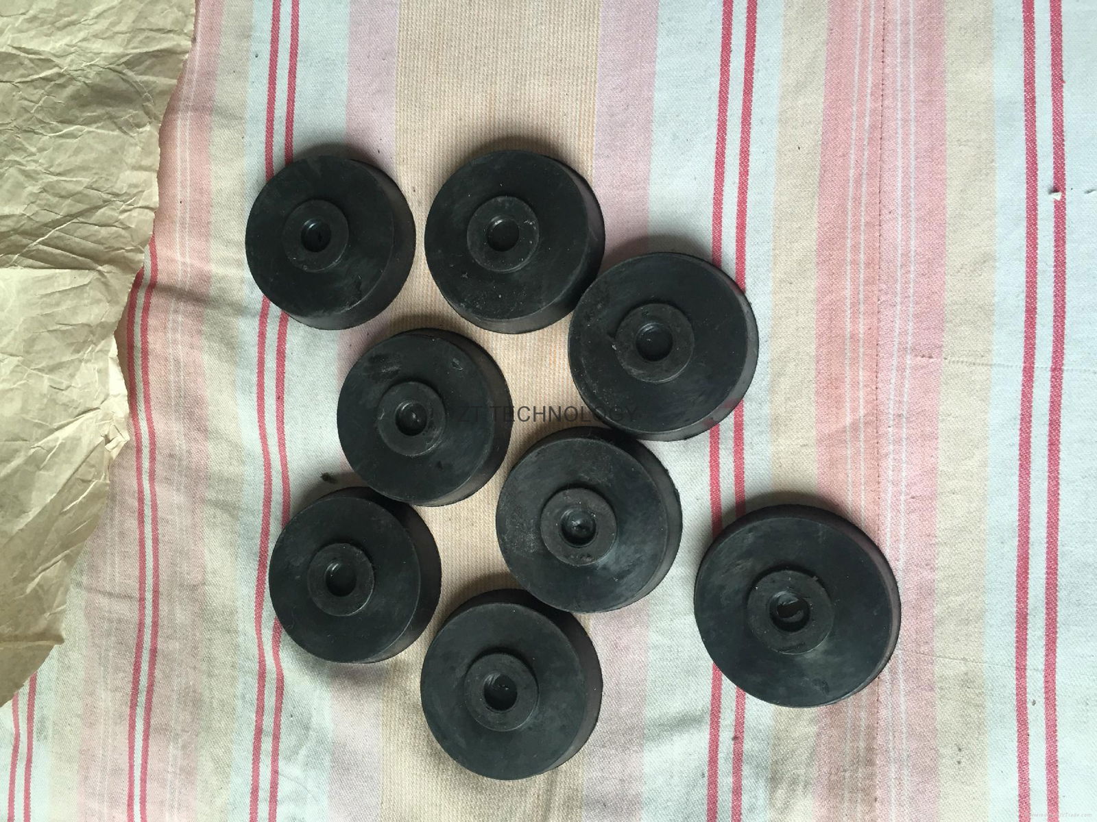 Threaded Bushing Magnets 4