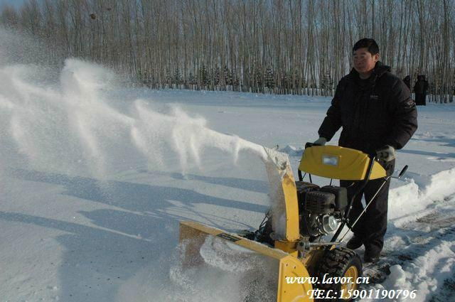 手扶式清雪機 4