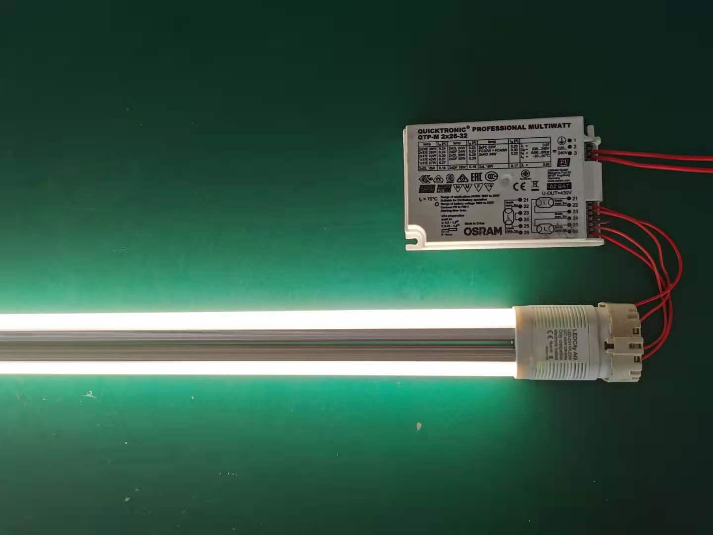 LED Compatible with electronic ballast 2G11 18W