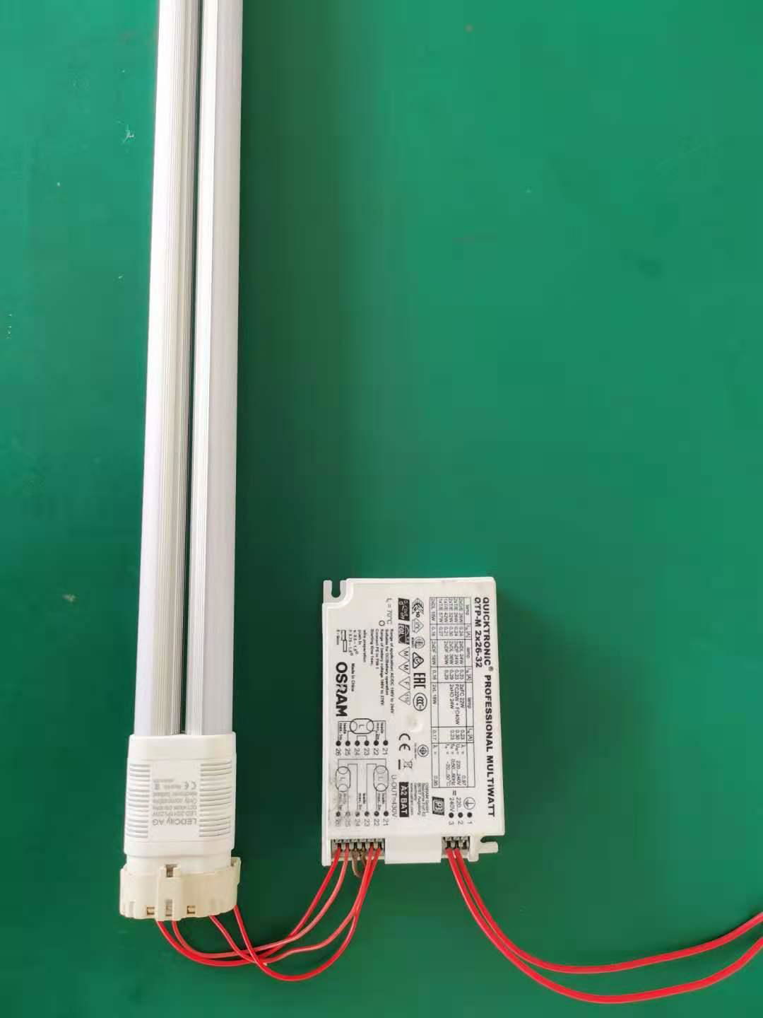 LED Compatible with electronic ballast 2G11 18W 4