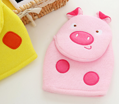 New design cleansing glove for children