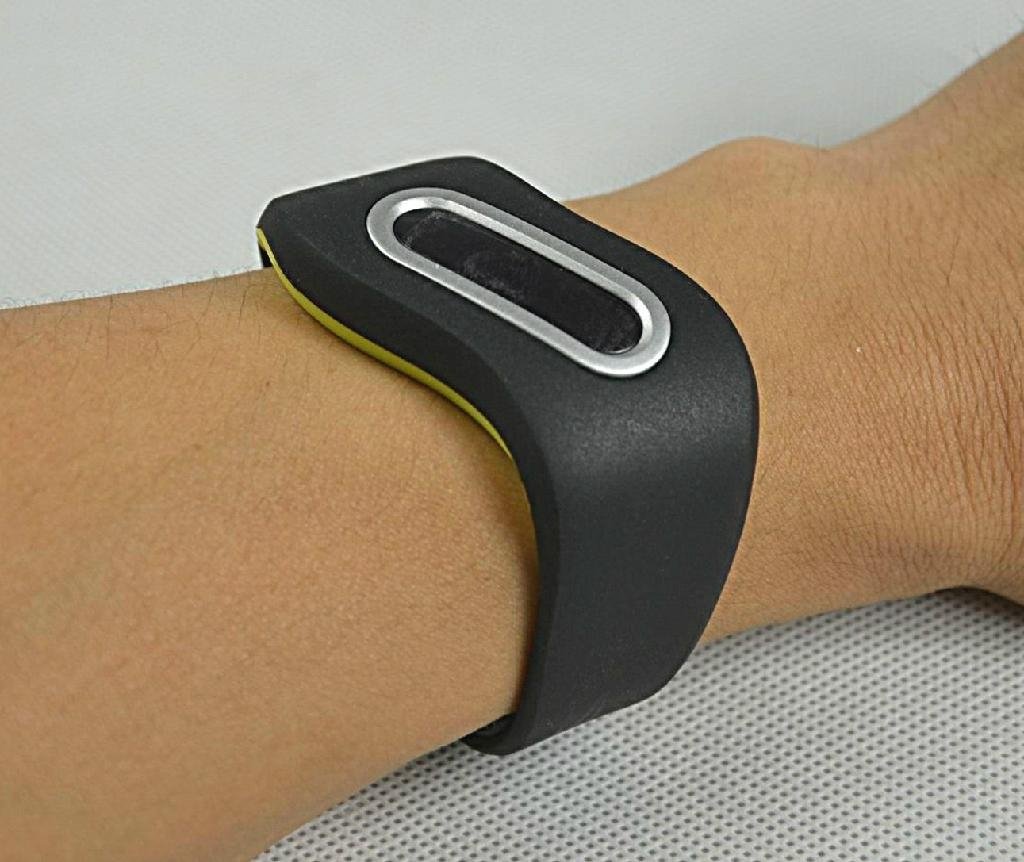 Bluetooth Smart Fitness Activity Wristband Pedometer 3