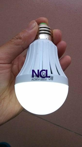 LED智能充电球泡灯9W  应急节能