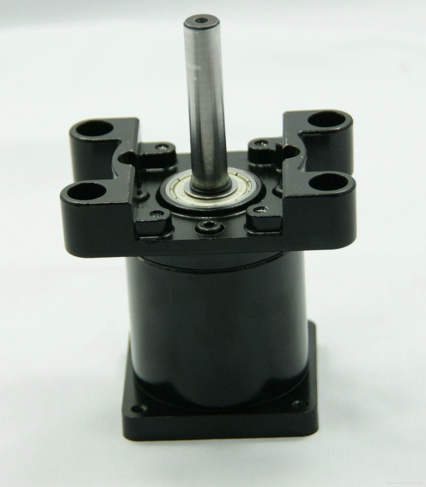 Primary gearbox for solar tracker