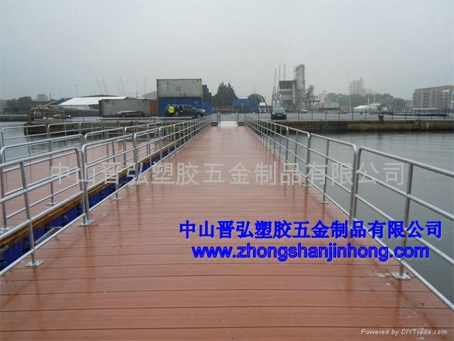供應通行浮橋