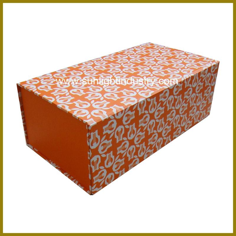 folding paper box with magnet closure