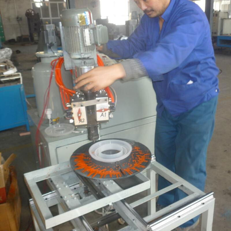 Automatic two components end cap dispensing machine for air filter  2