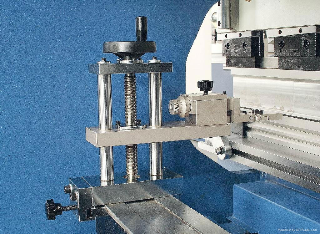 CNC bending machine 2