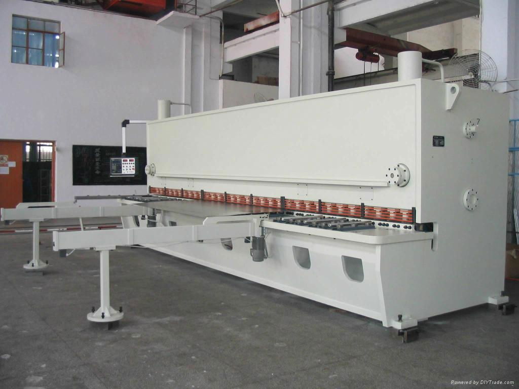 Hydraulic CNC bending machine 2