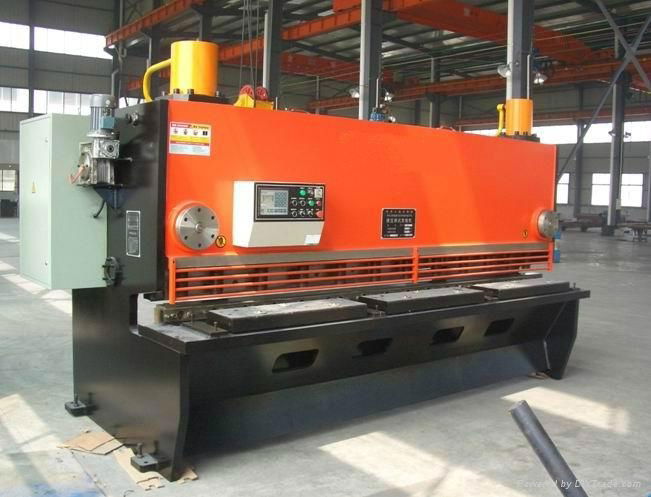 Hydraulic CNC bending machine 4