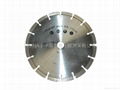 Segmented saw blades for cutting granites