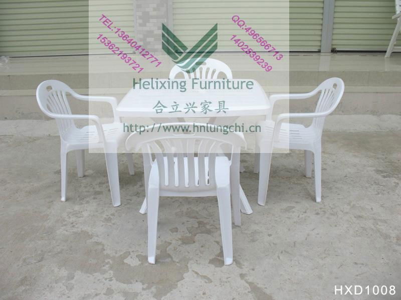 PLASTIC SQUARE TABLE AND CHAIRS 5