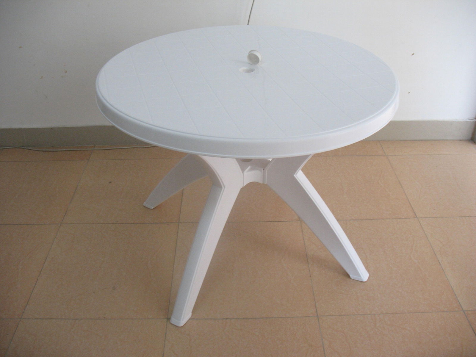 plastic round table A0056 3