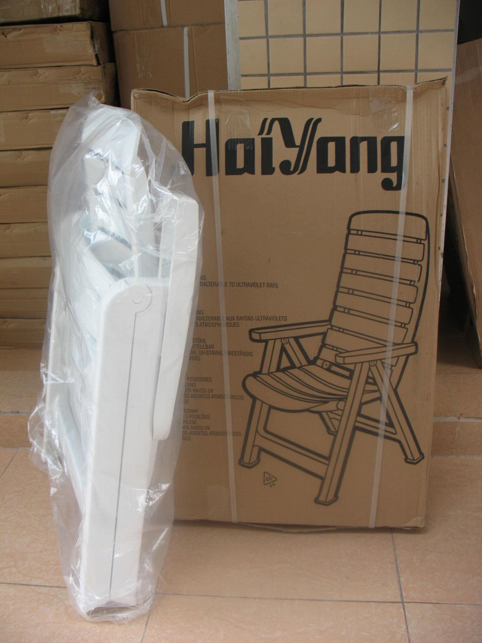 plastic folding chair B2318 4