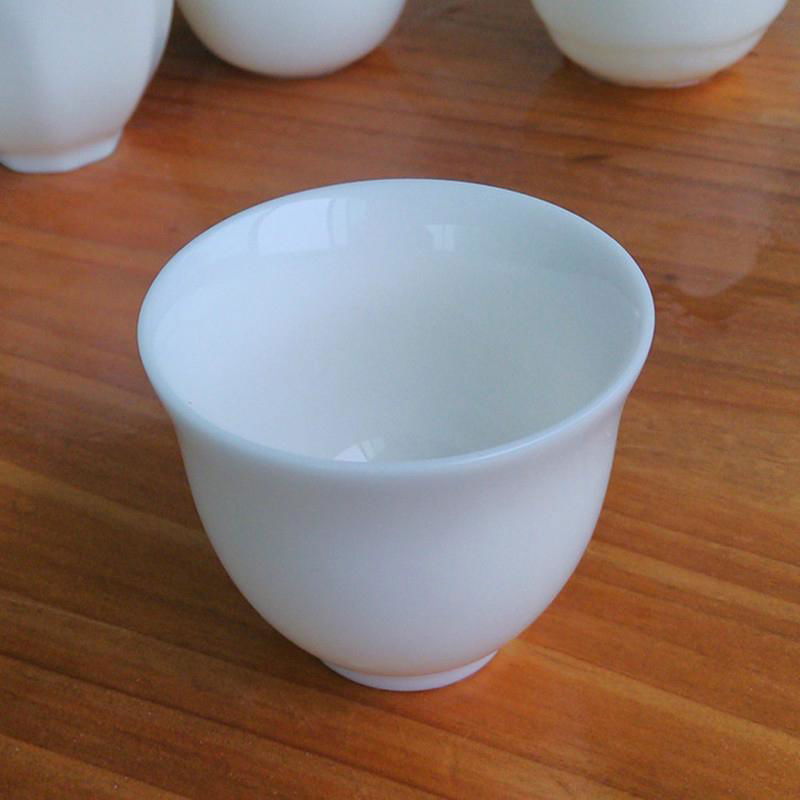 瓷都中國德化建白瓷美人品茗杯