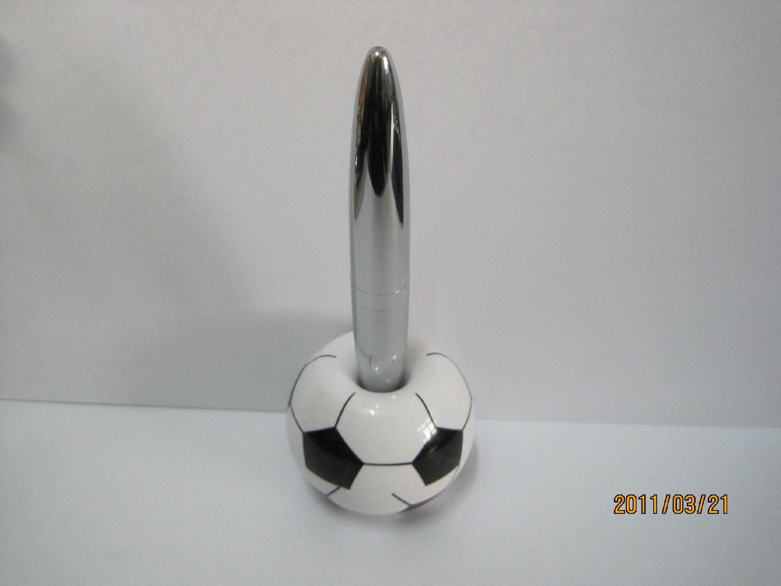 Metal magic magnetic pens with football base high quality football magnetic pens