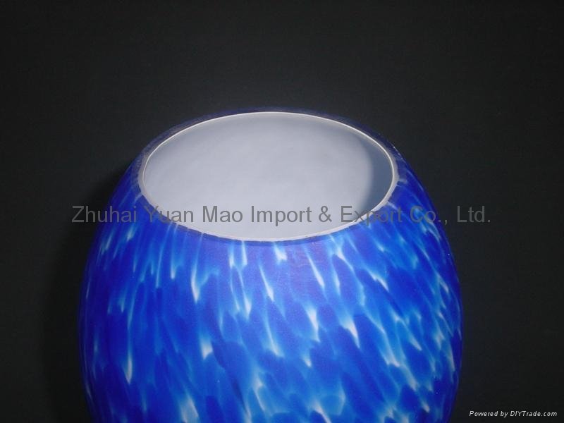 Handblown glass lamp shade in spotted blue color 2
