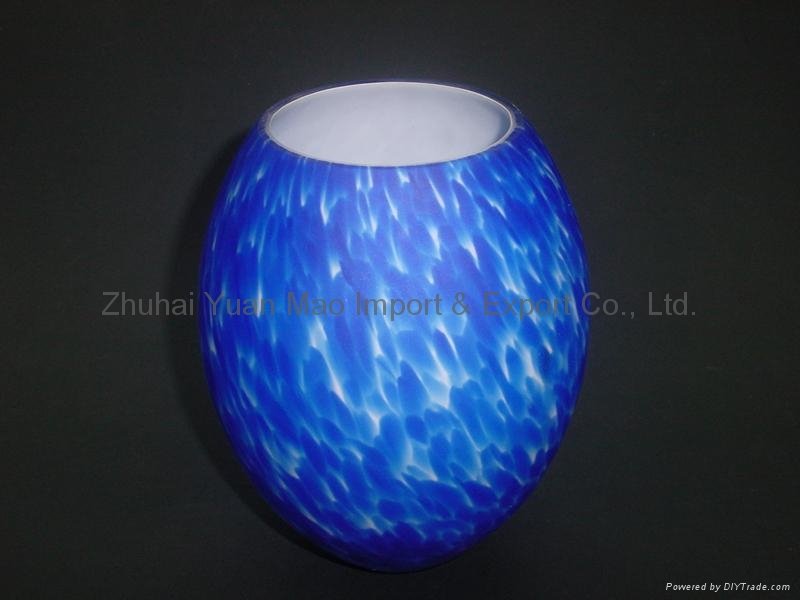 Handblown glass lamp shade in spotted blue color 3