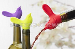 Silicone Chirpie Wine Pourer and Stoppers 