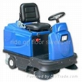 Ride on floor sweeper sweeping machine